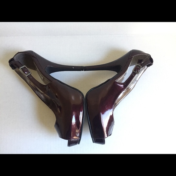 Steve Madden (Sz 9) Wine Patent Leather Peep Toe - Picture 4 of 7